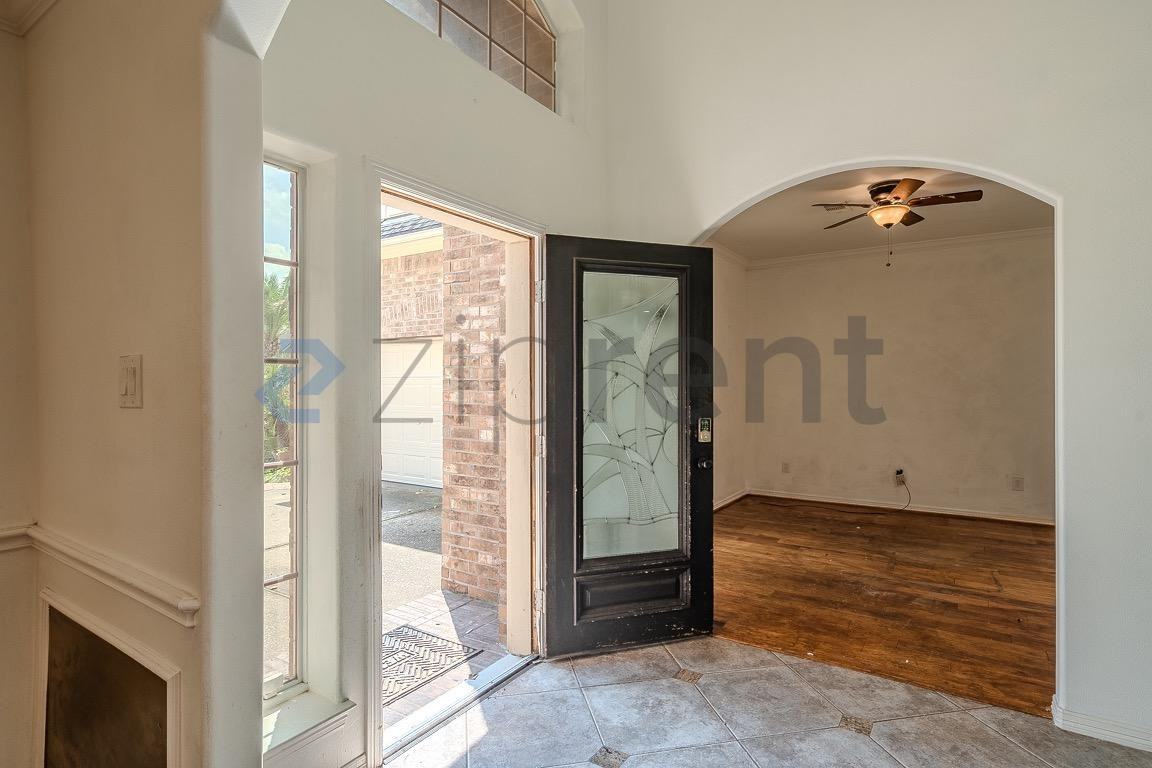 14911 Oxford Way - Photo 6 of 44