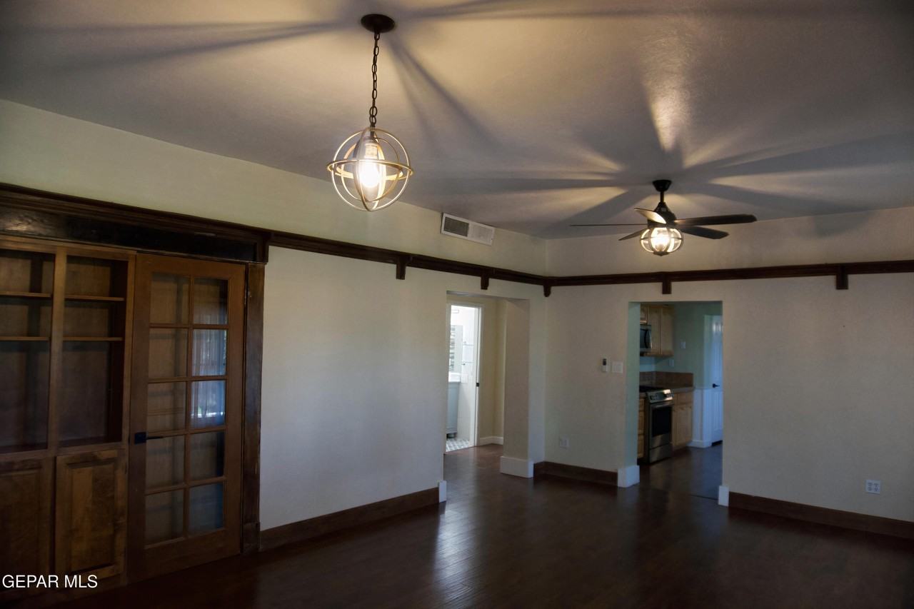 9401 Pavo Ln - Photo 7 of 35