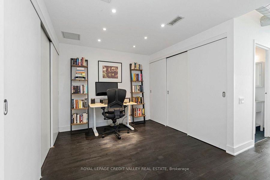 319 Carlaw Avenue - Photo 15