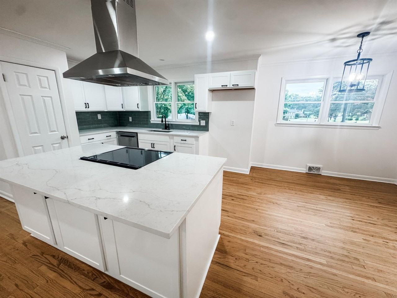 5504 Normandy Rd - Photo 3 of 16
