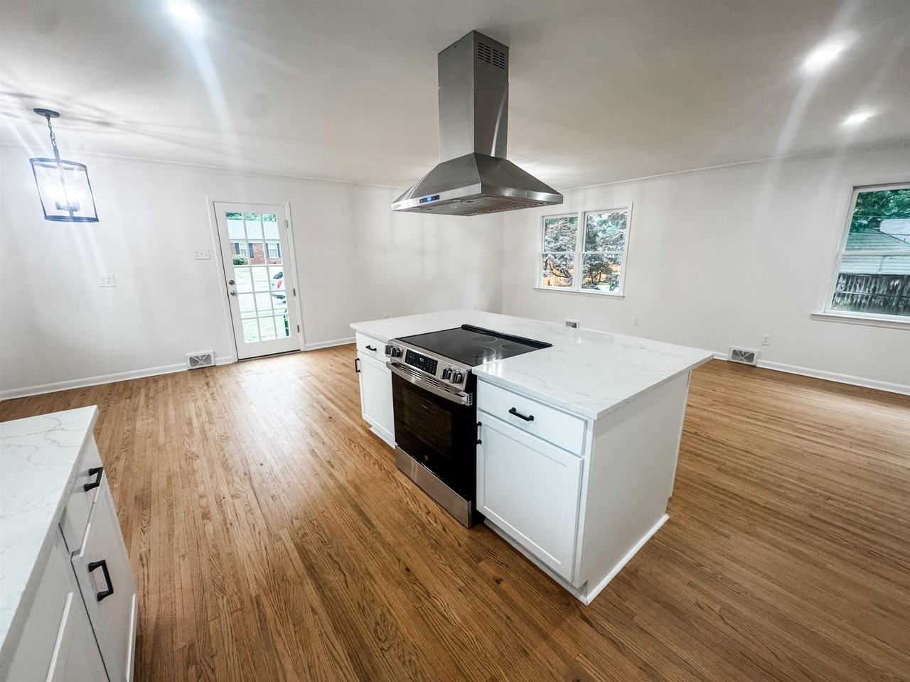 5504 Normandy Rd - Photo 4 of 16