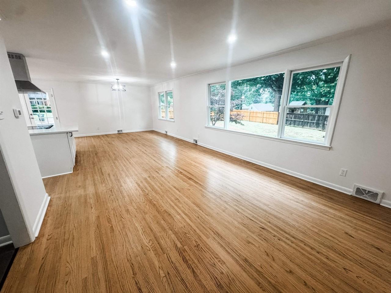5504 Normandy Rd - Photo 5 of 16