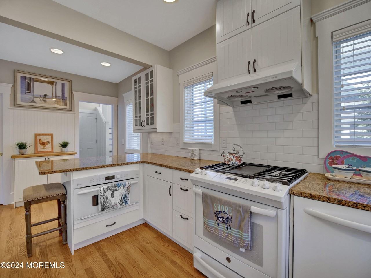 106 10th Ave - Photo 3 of 22