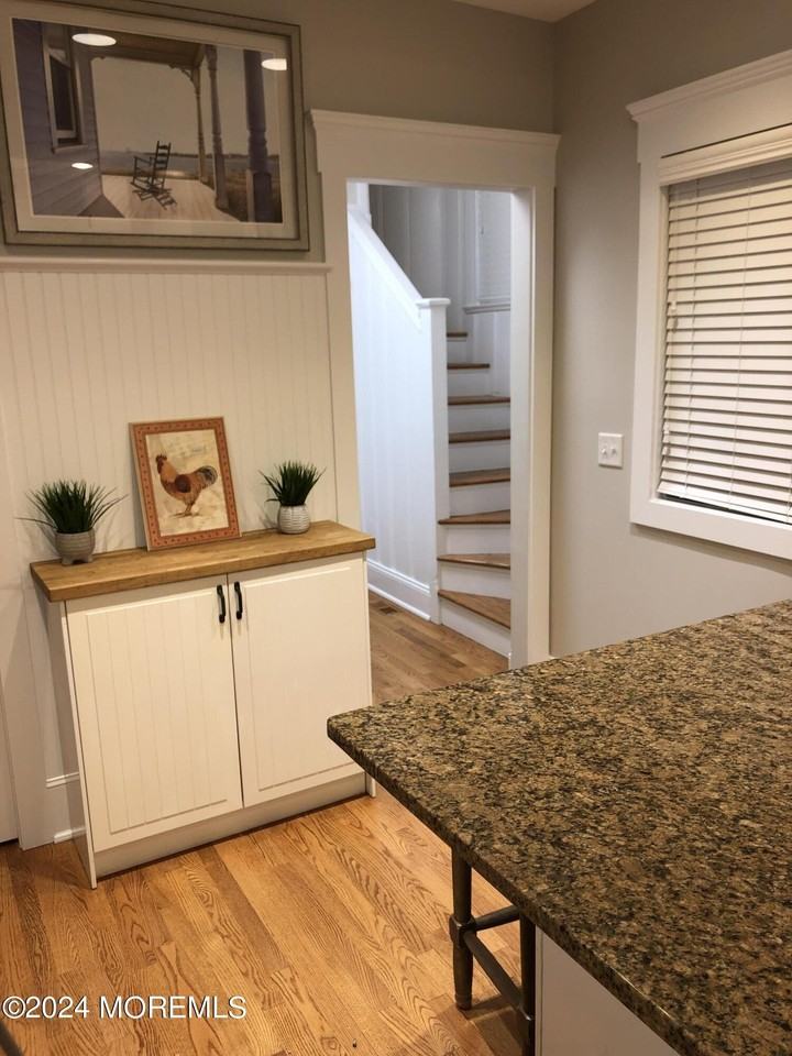 106 10th Ave - Photo 6 of 22
