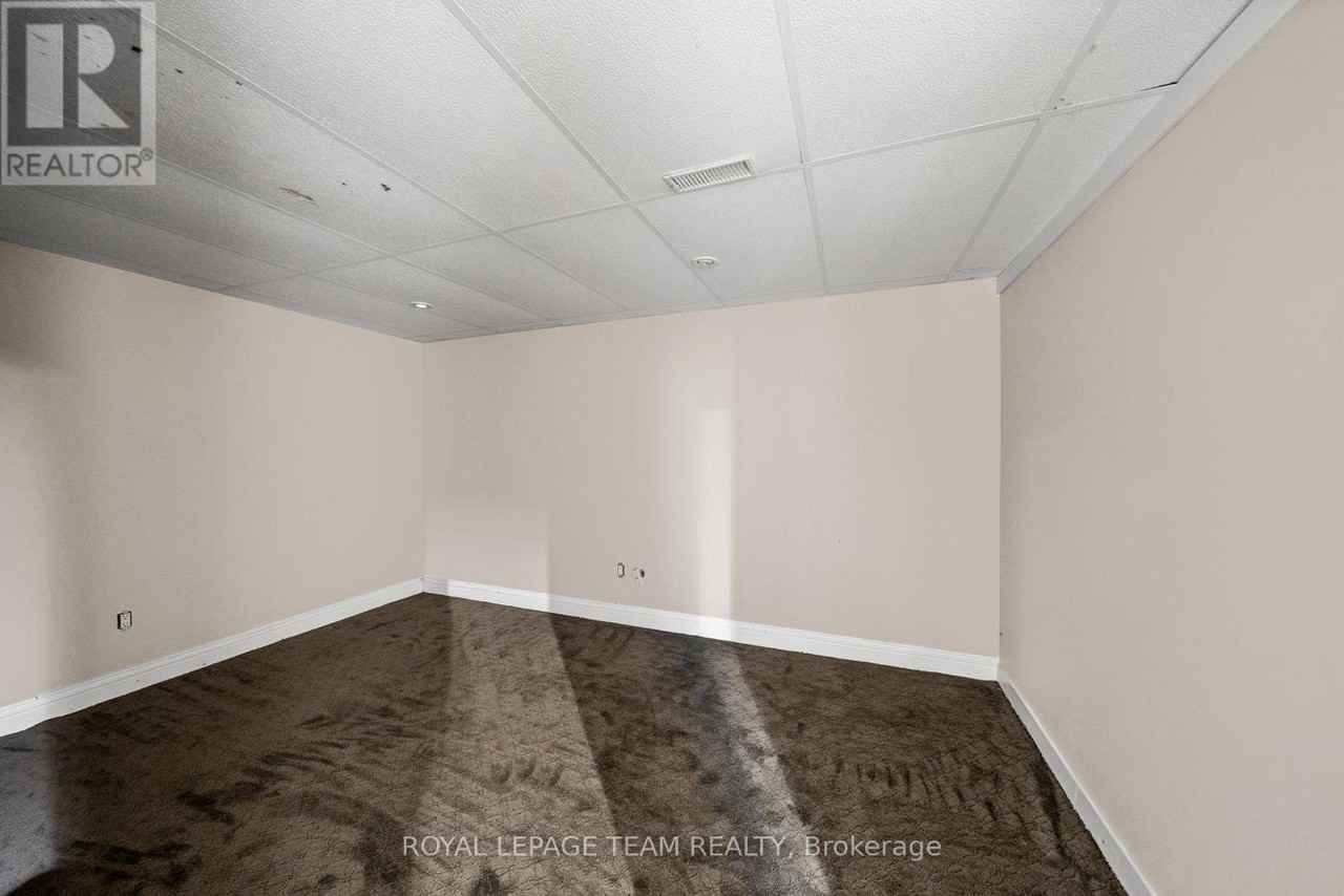 3162 Woodroffe Avenue - Photo 10