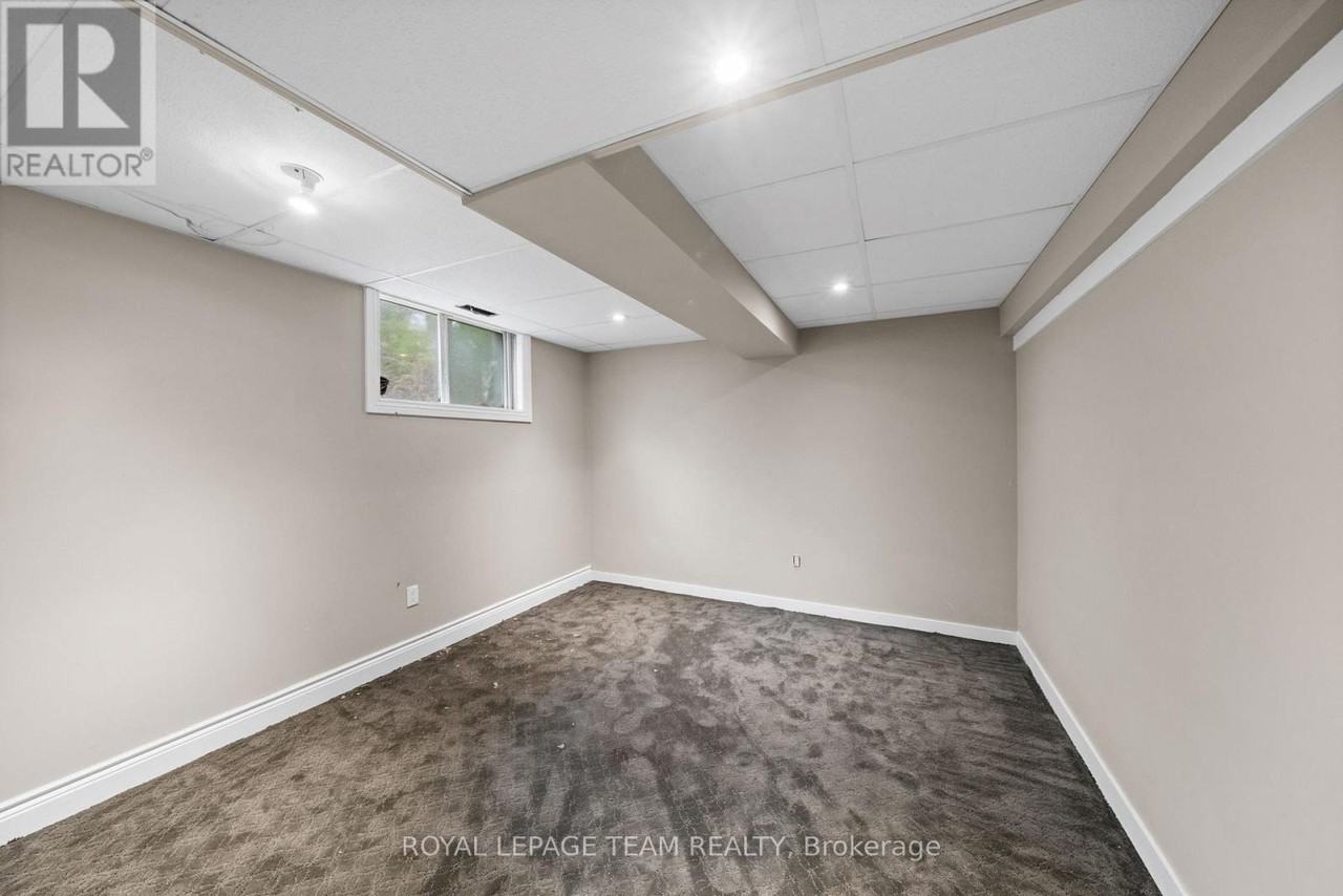 3162 Woodroffe Avenue - Photo 12
