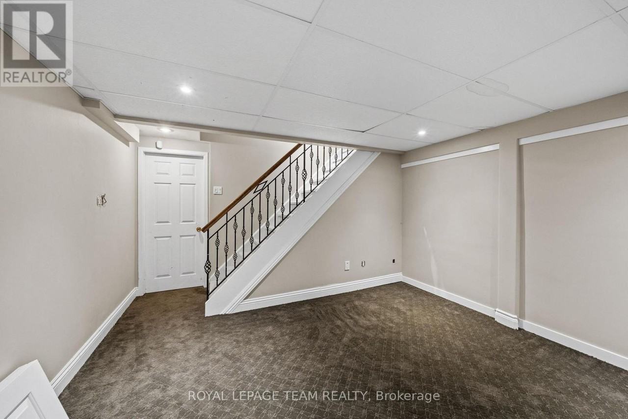 3162 Woodroffe Avenue - Photo 14