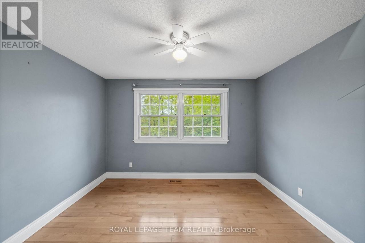 3162 Woodroffe Avenue - Photo 15