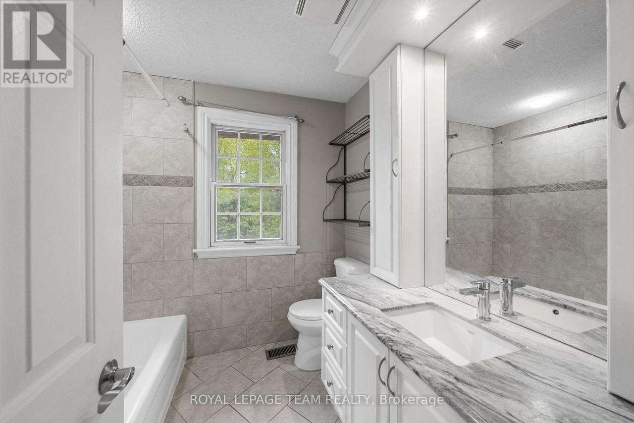 3162 Woodroffe Avenue - Photo 17