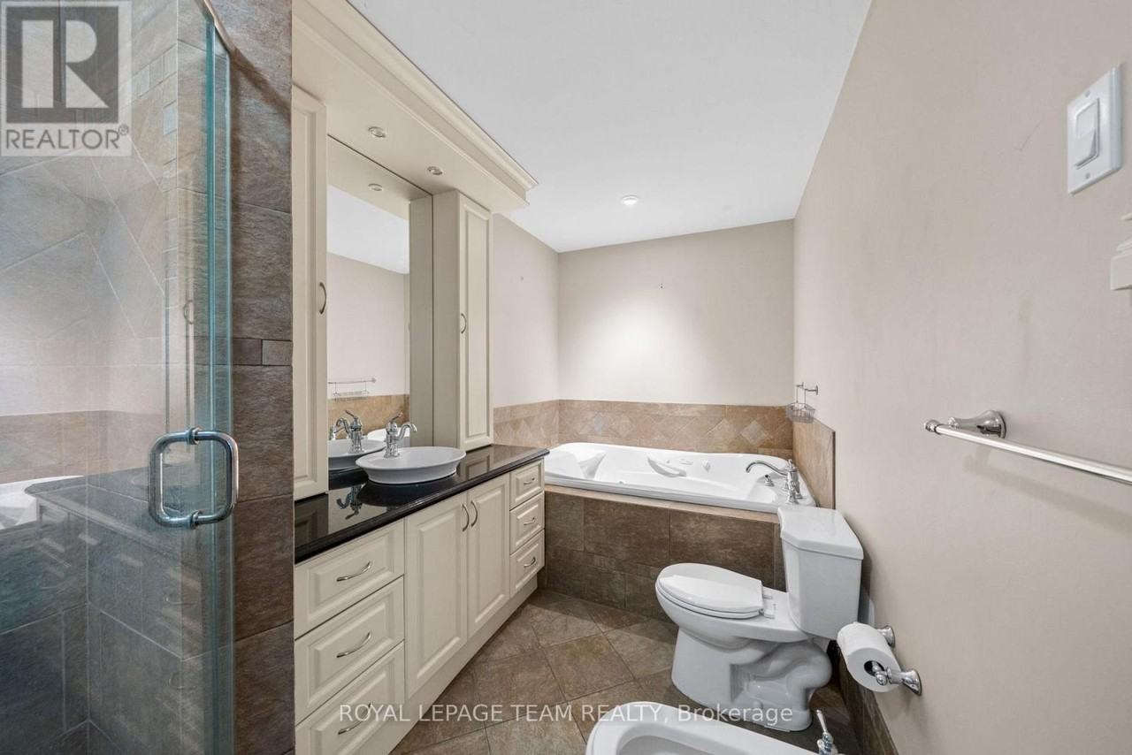 3162 Woodroffe Avenue - Photo 22