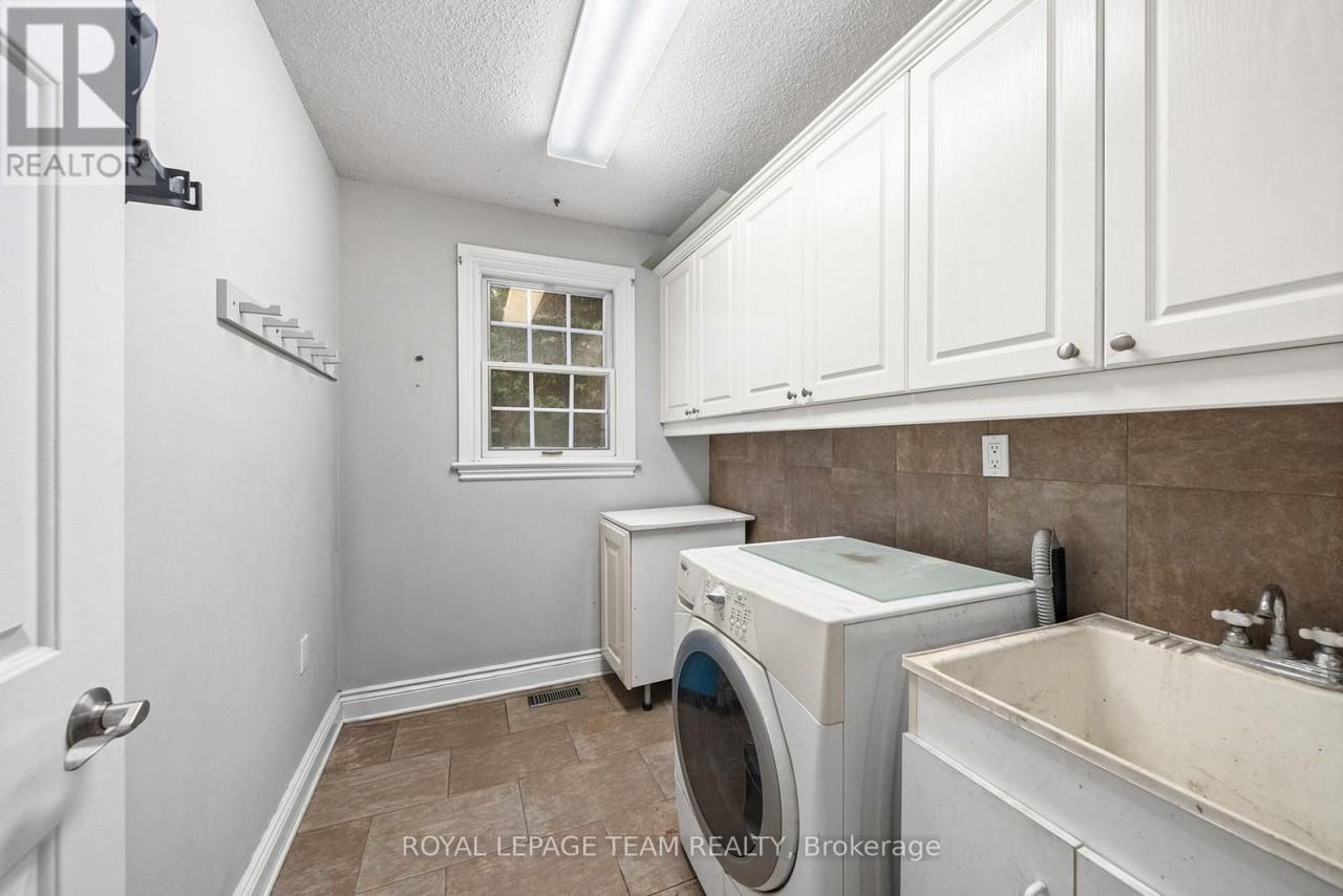 3162 Woodroffe Avenue - Photo 27