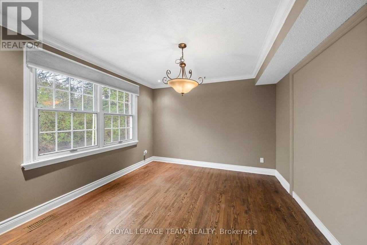 3162 Woodroffe Avenue - Photo 29
