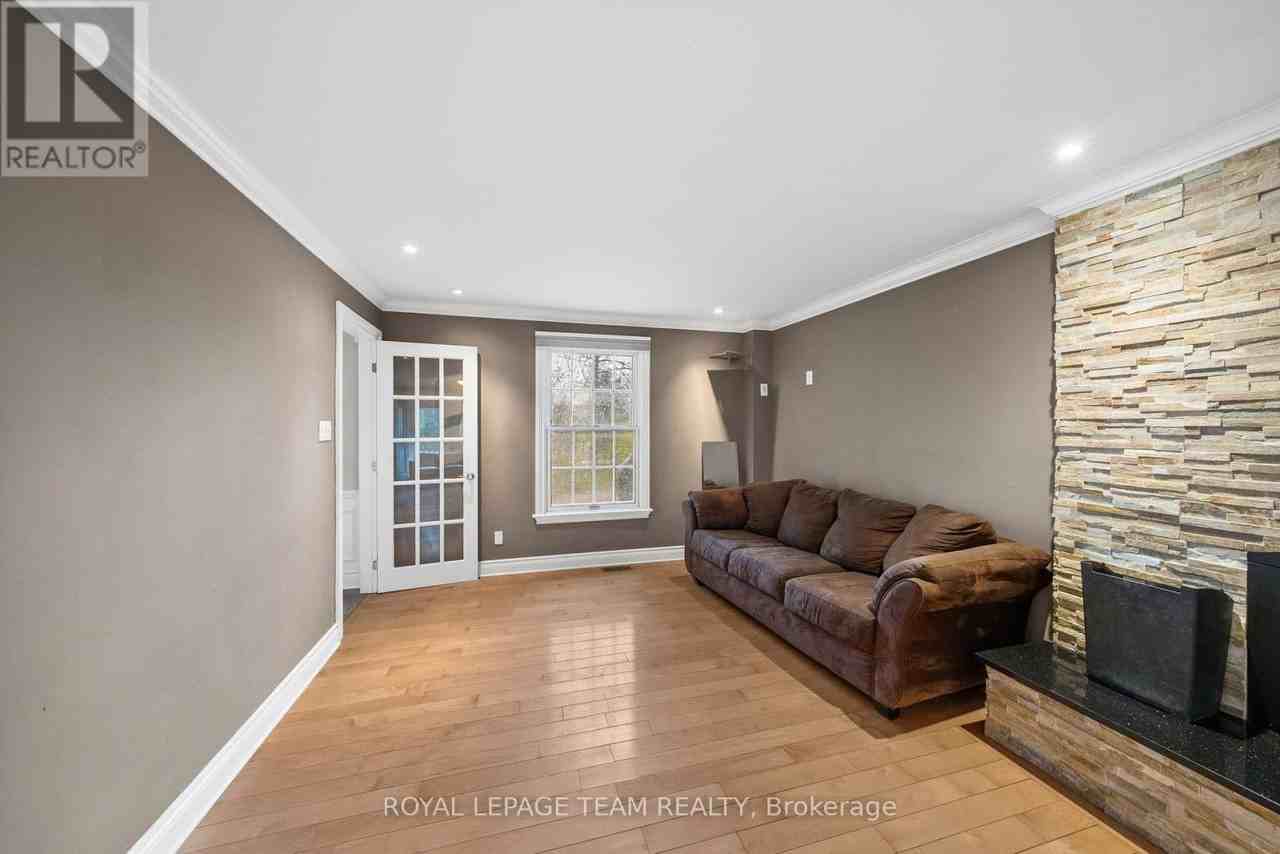 3162 Woodroffe Avenue - Photo 32