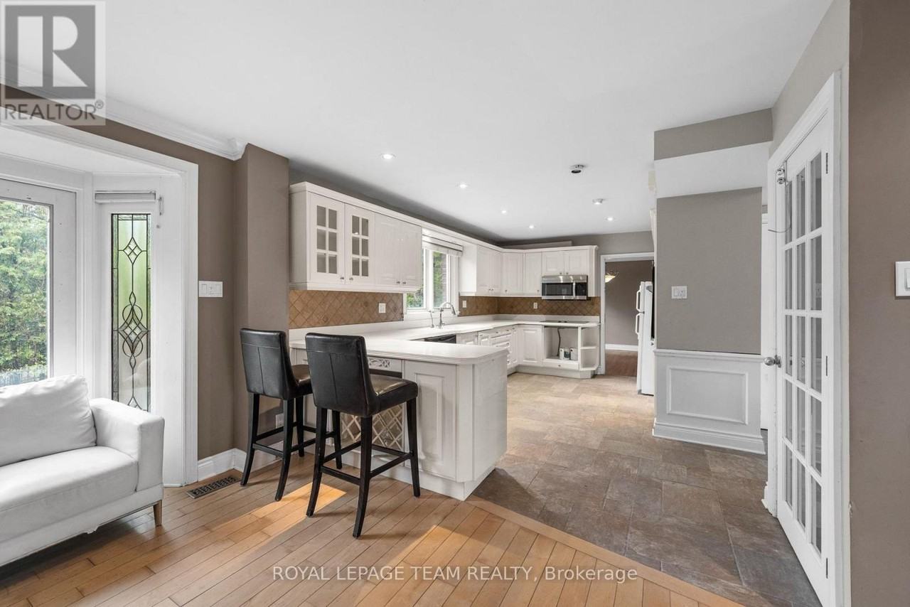 3162 Woodroffe Avenue - Photo 4 of 38