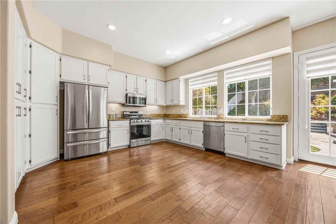 56 Turnbury Ln - Photo 4 of 31