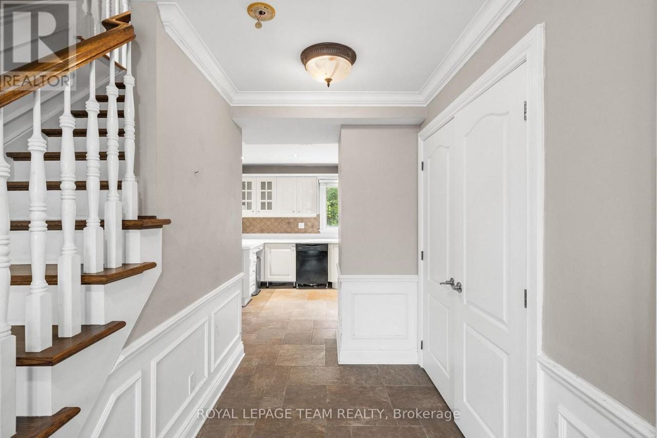 3162 Woodroffe Avenue - Photo 35