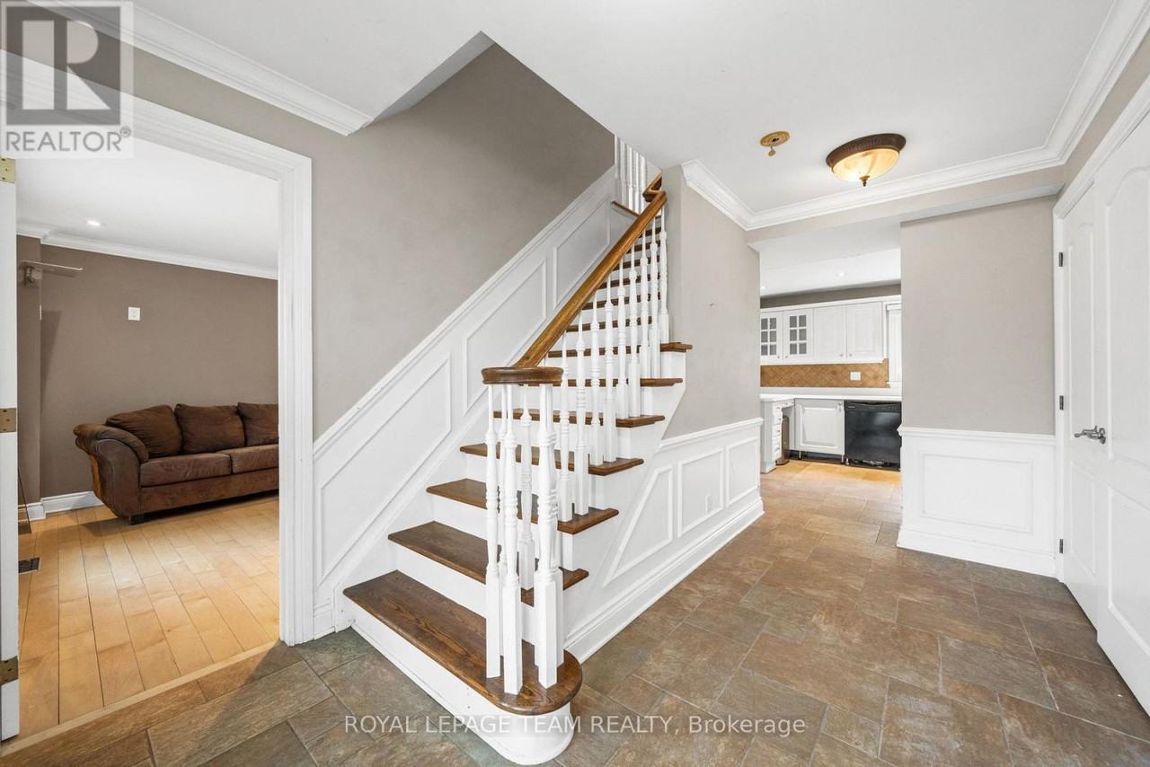 3162 Woodroffe Avenue - Photo 9