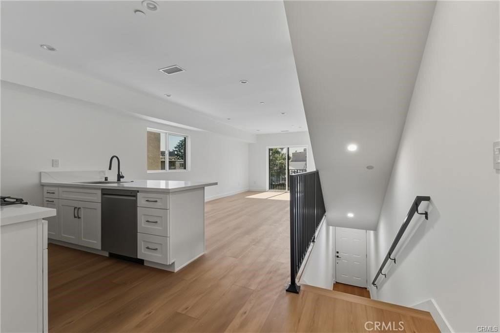 14165 Erwin St - Photo 4 of 22