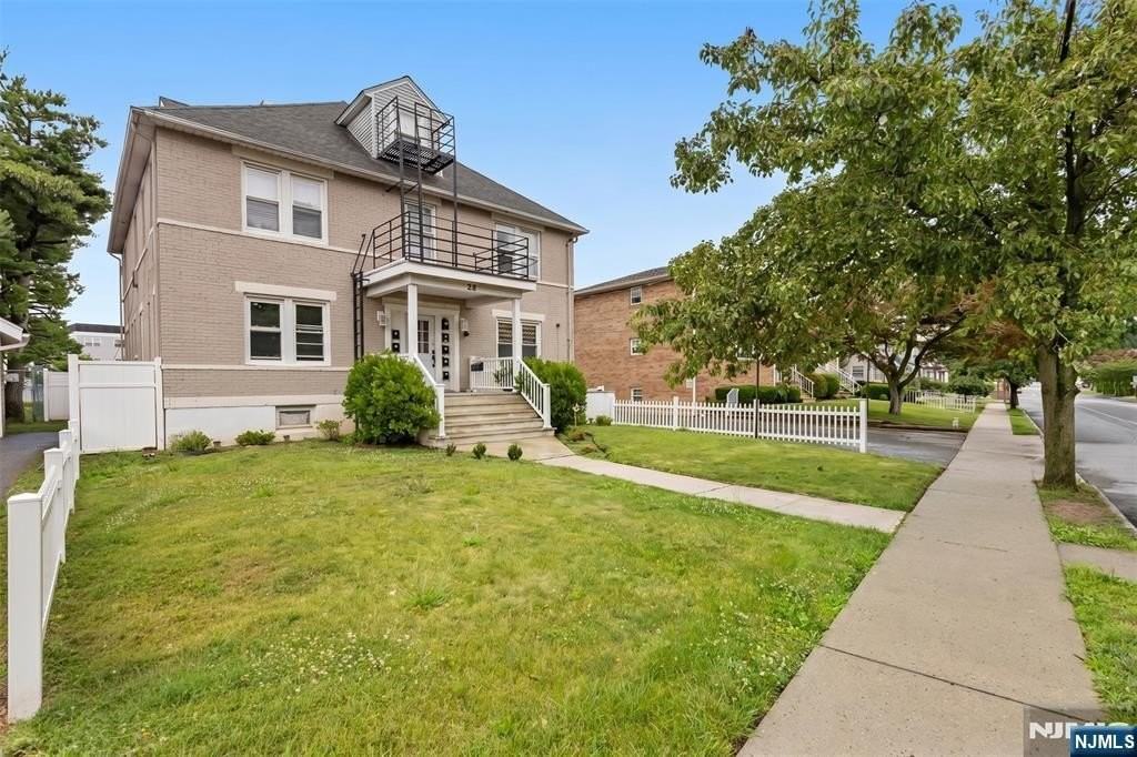 22 E Quackenbush Ave - Photo 2 of 18