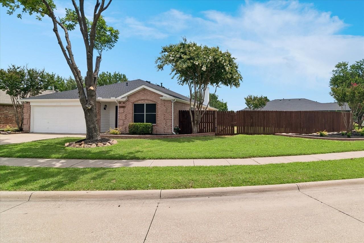 3300 Creekwood Dr - Photo 2 of 26