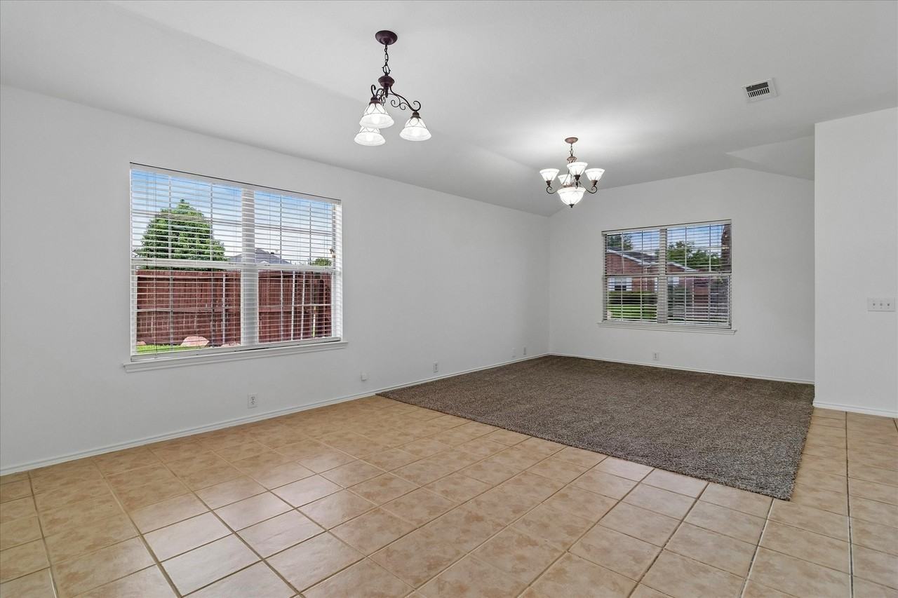 3300 Creekwood Dr - Photo 6 of 26