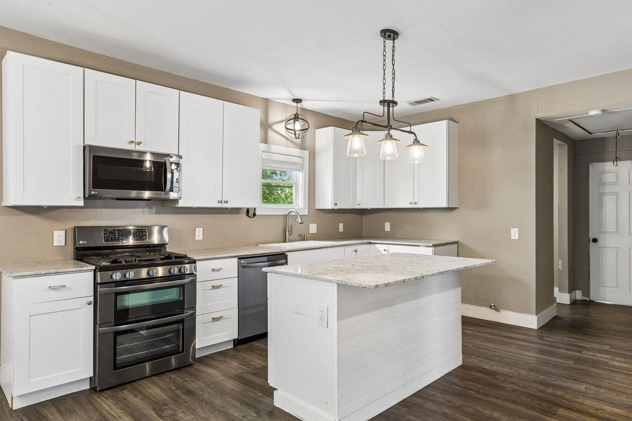 414 Main St - Photo 4 of 26