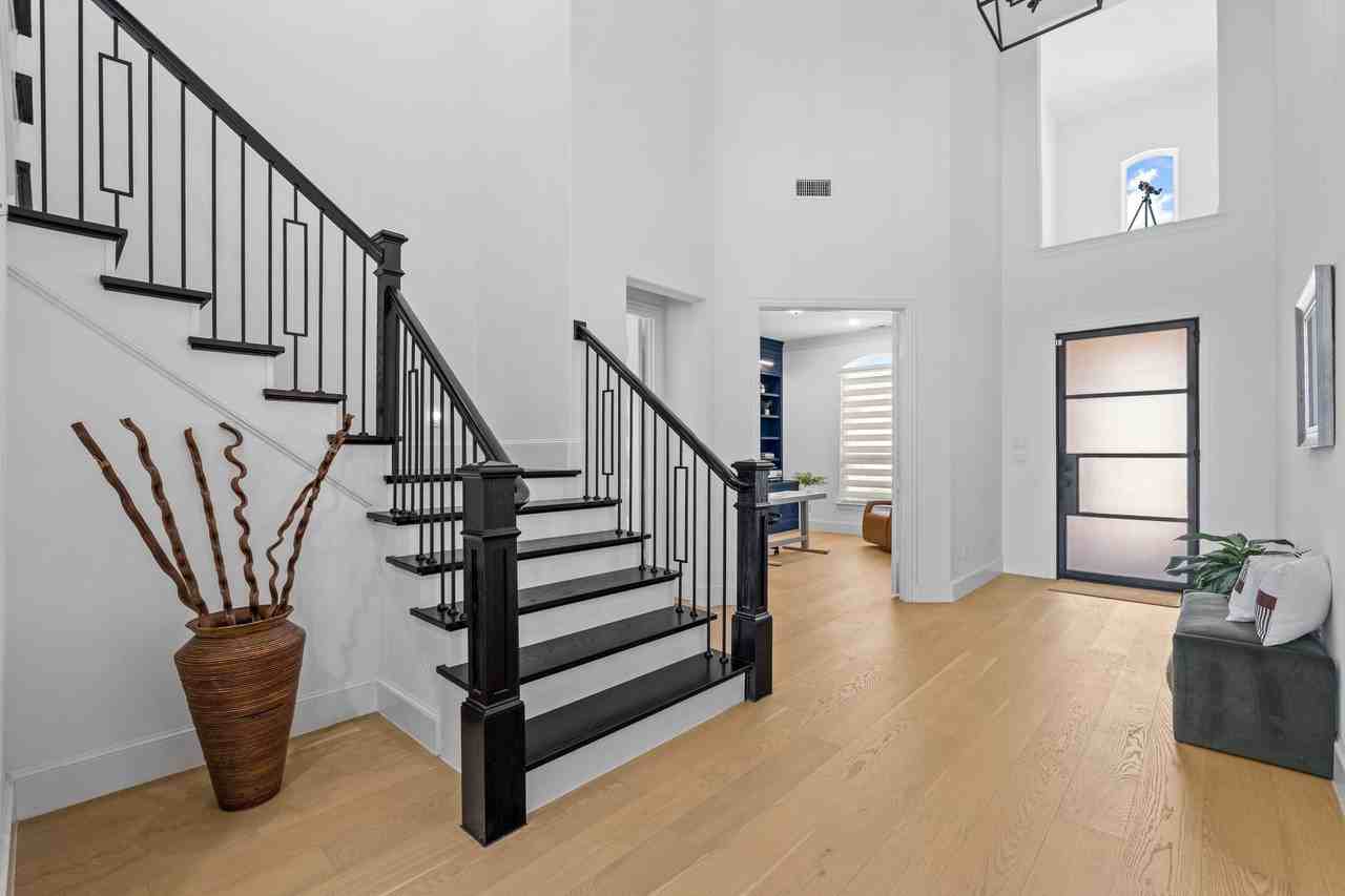 2541 Forestbrook Dr - Photo 2 of 40