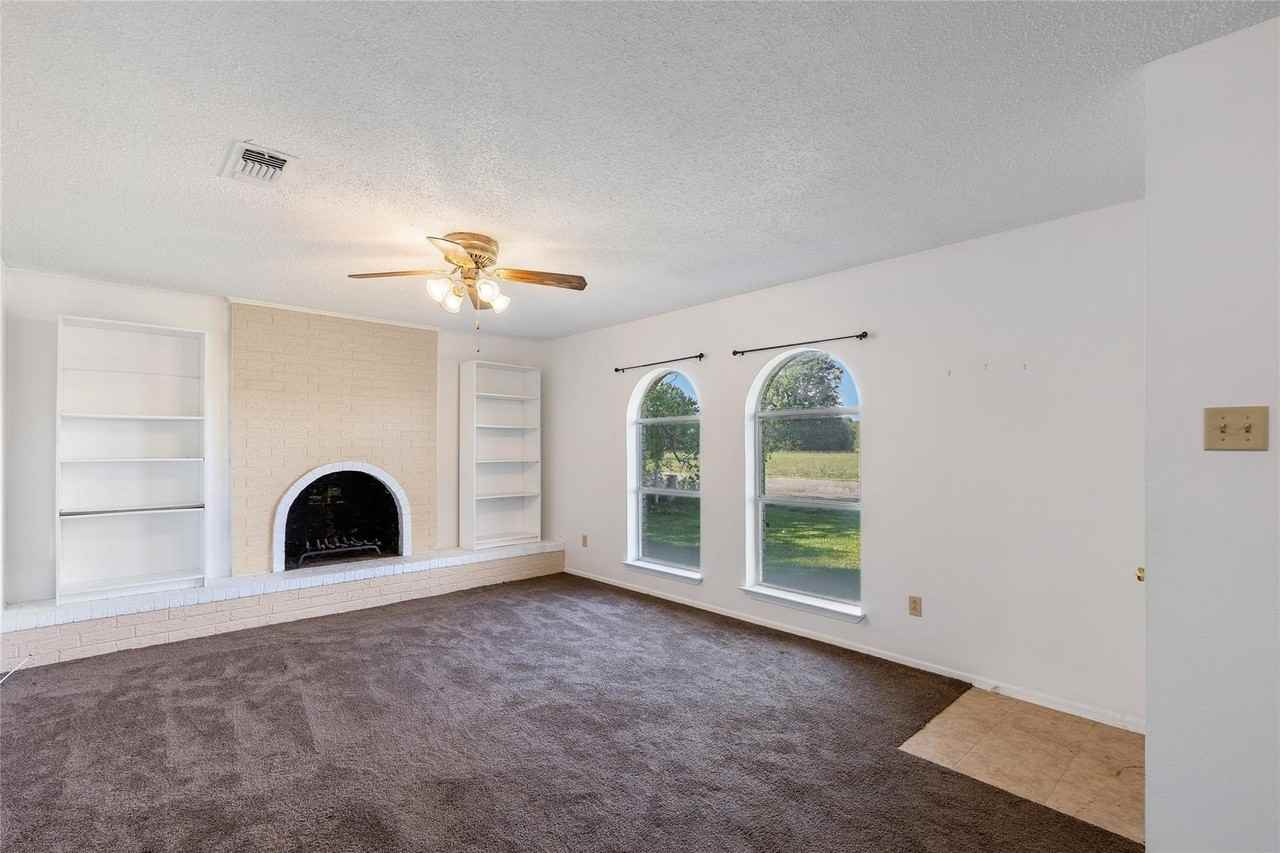 2907 Charity Rd - Photo 3 of 21