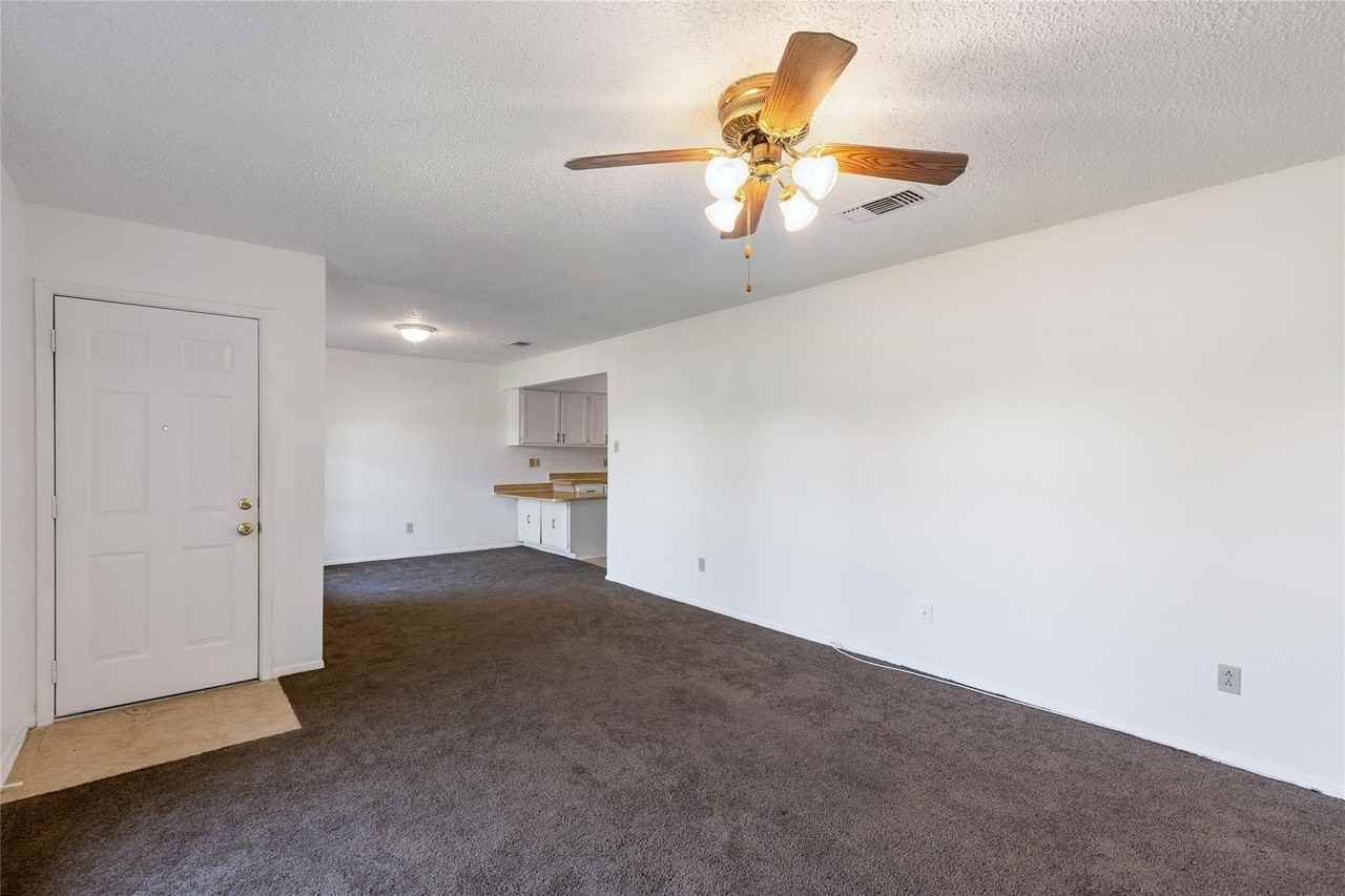 2907 Charity Rd - Photo 4 of 21