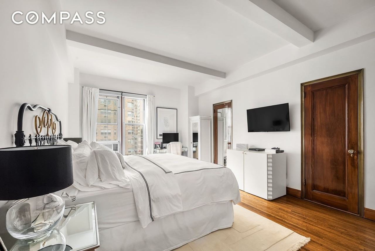 77 Park Ave #8B - Photo 2 of 5