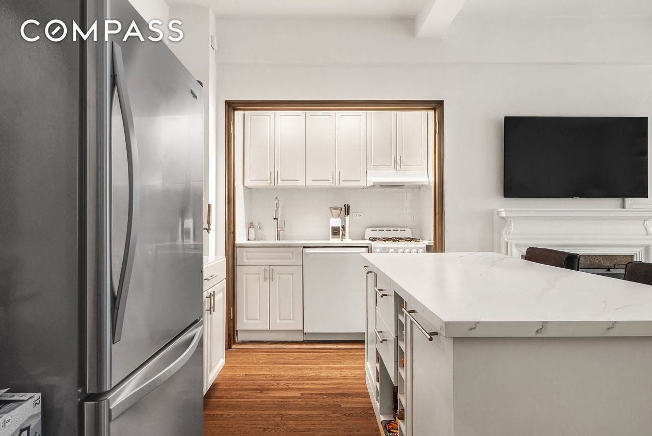 77 Park Ave #8B - Photo 3 of 5