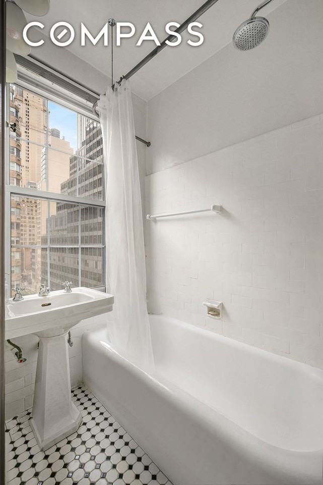 77 Park Ave #8B - Photo 5 of 5