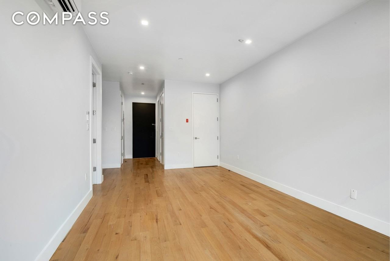 71 Cooper St #4B - Photo 3 of 12