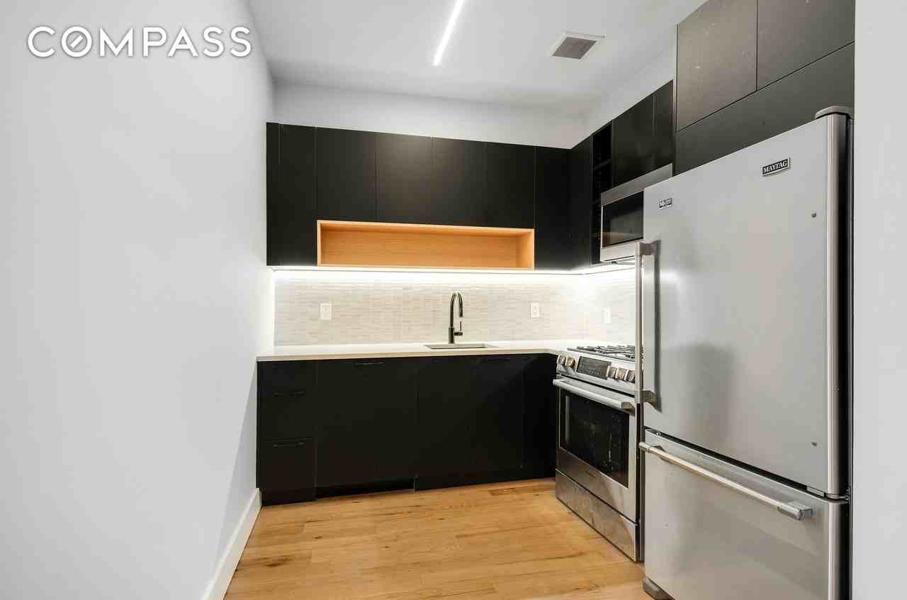 71 Cooper St #4B - Photo 5 of 12