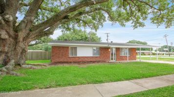 featured image of 100 Maple Dr