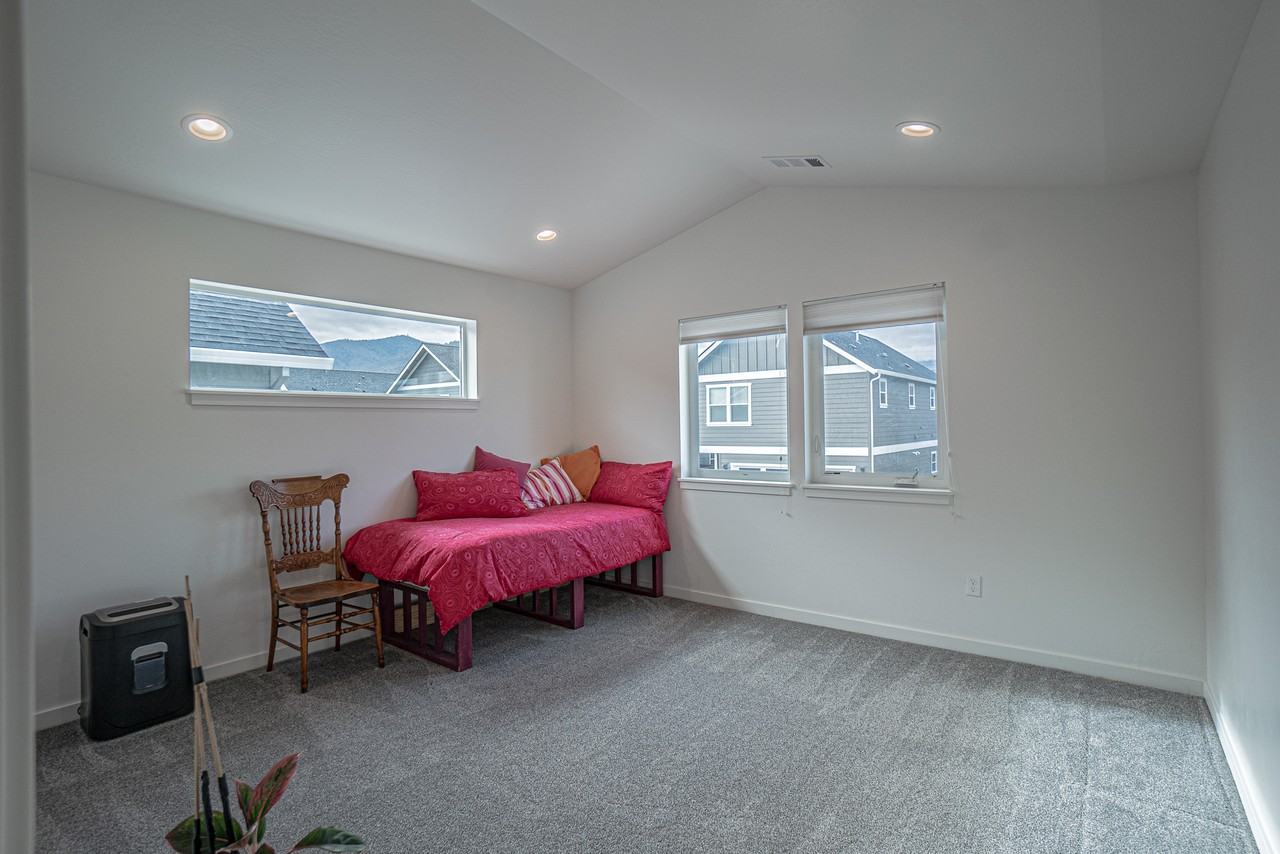 256 Rockfellow Pl #1 - Photo 6 of 32