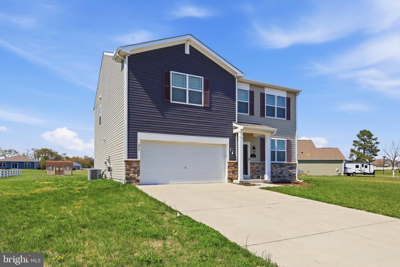 259 Coral Ct - Photo 5 of 44