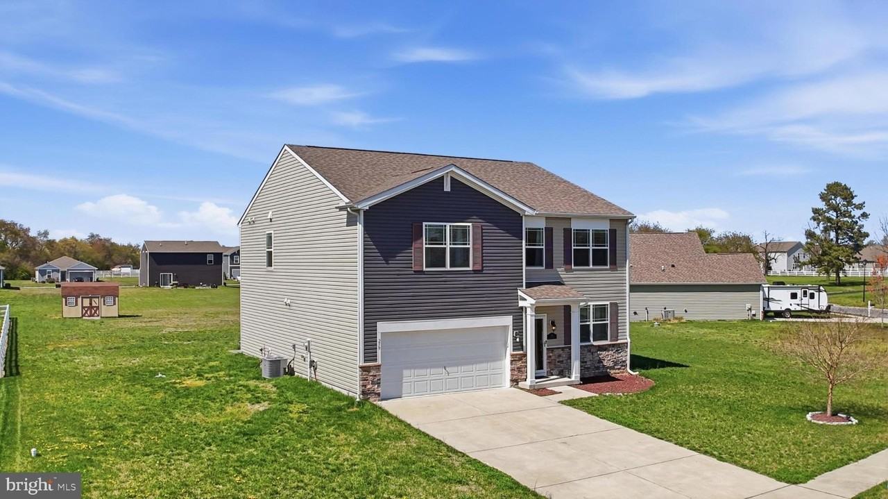 259 Coral Ct - Photo 7 of 44