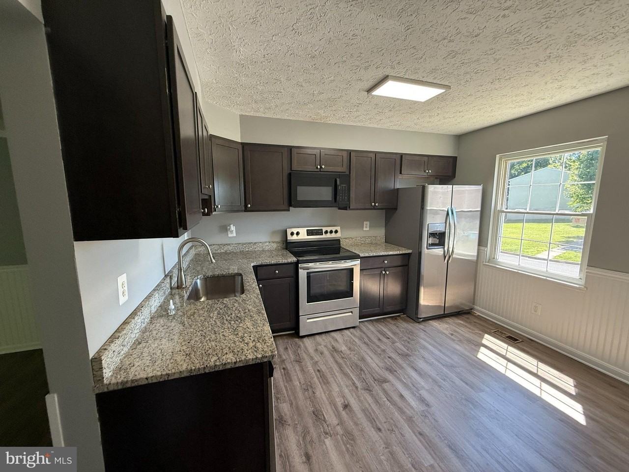 2842 Beckon Dr - Photo 2 of 20