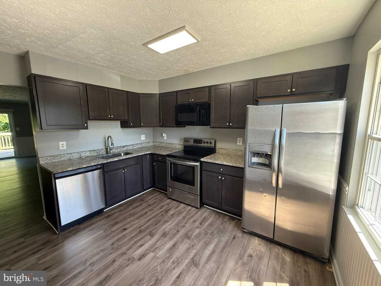 2842 Beckon Dr - Photo 3 of 20