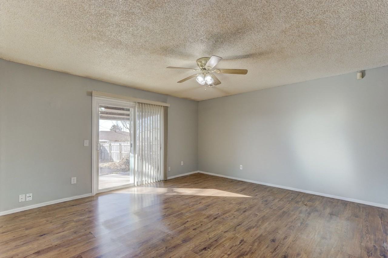 302 N Briarwood St - Photo 5 of 18