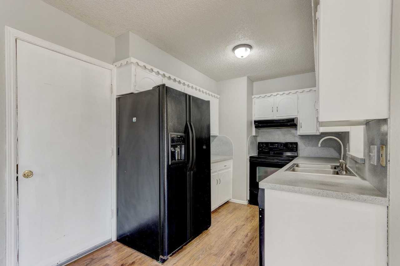 302 N Briarwood St - Photo 7 of 18