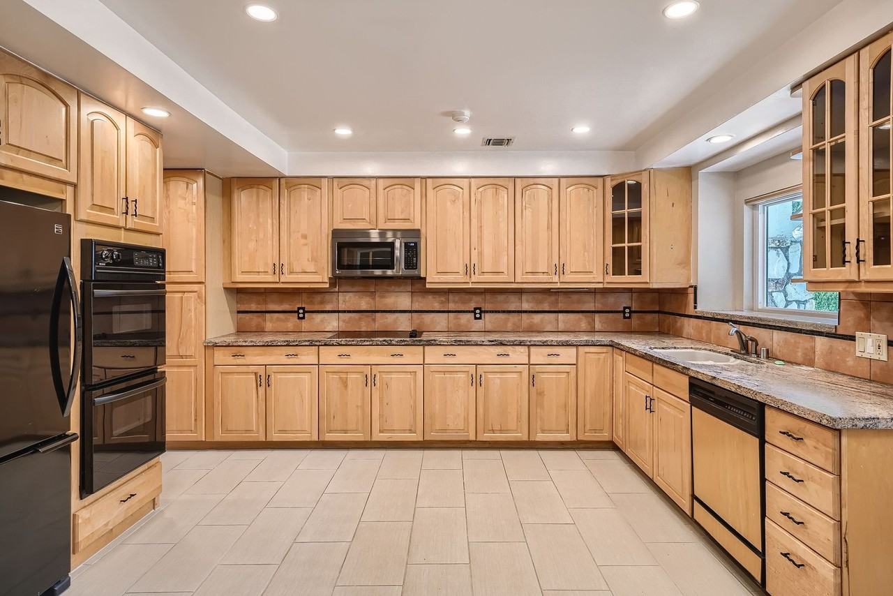 3766 Willowcrest Ave - Photo 4 of 21