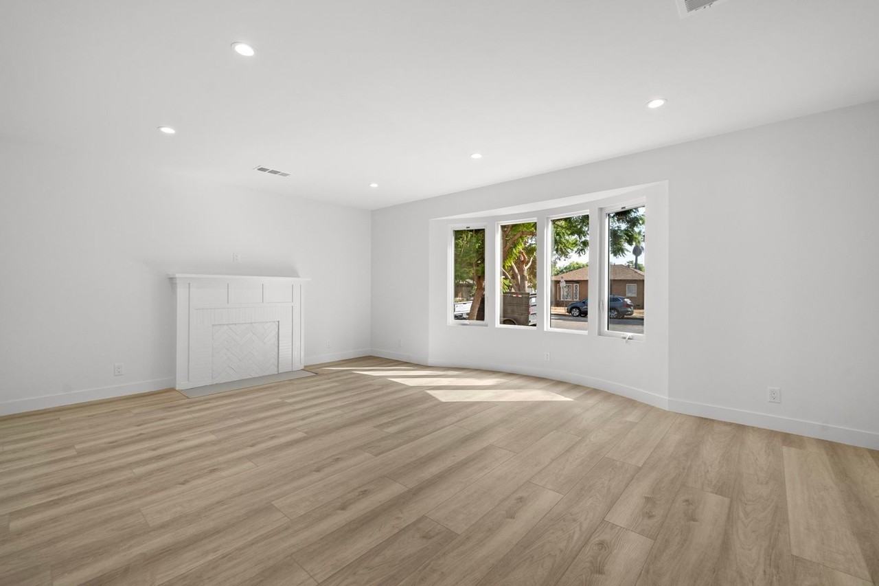 2007 S Crescent Heights Blvd - Photo 2 of 17