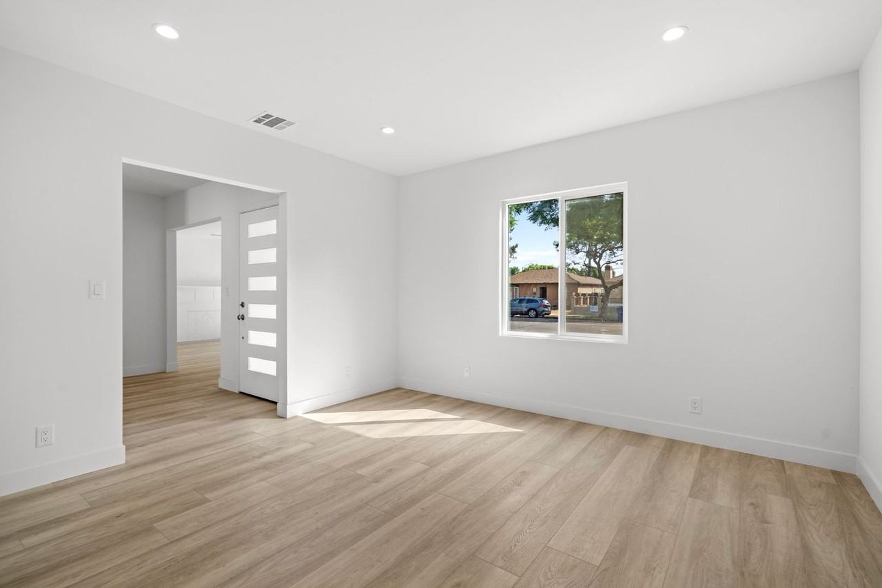 2007 S Crescent Heights Blvd - Photo 5 of 17