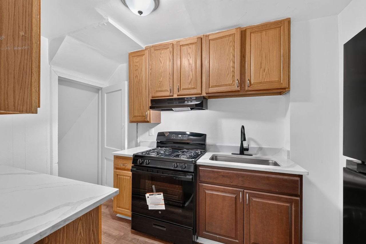 1642 Rosedale St Ne - Photo 4 of 13
