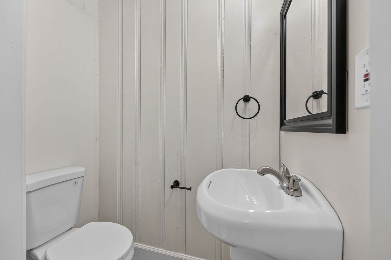 1642 Rosedale St Ne - Photo 6 of 13