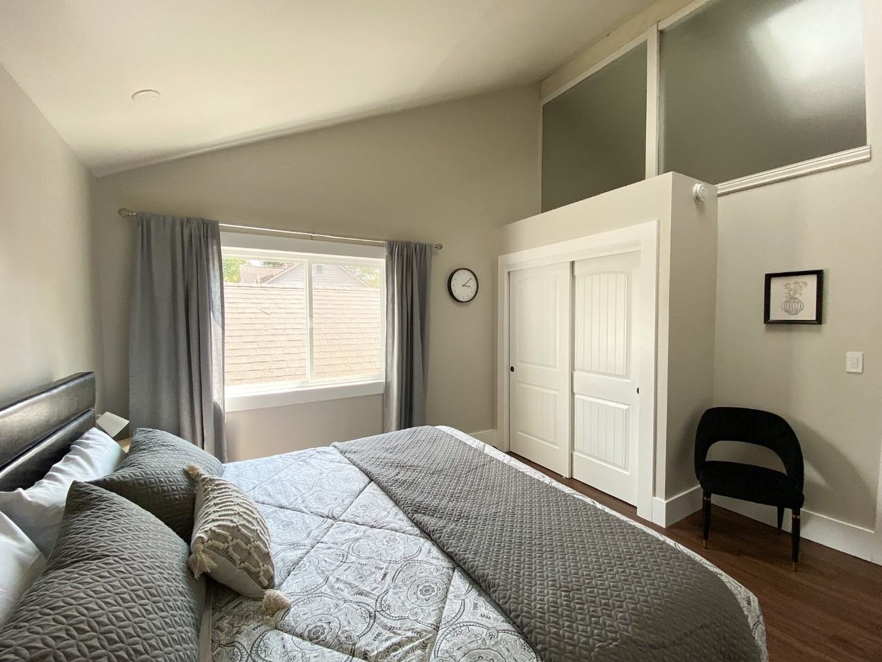 207 W 28th St - Photo 3 of 10