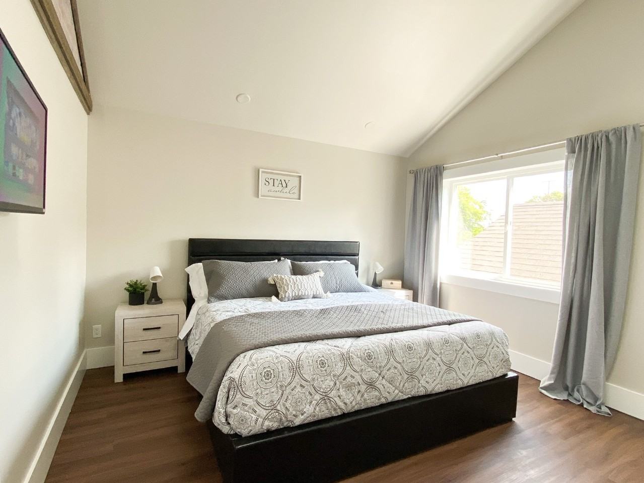 207 W 28th St - Photo 4 of 10