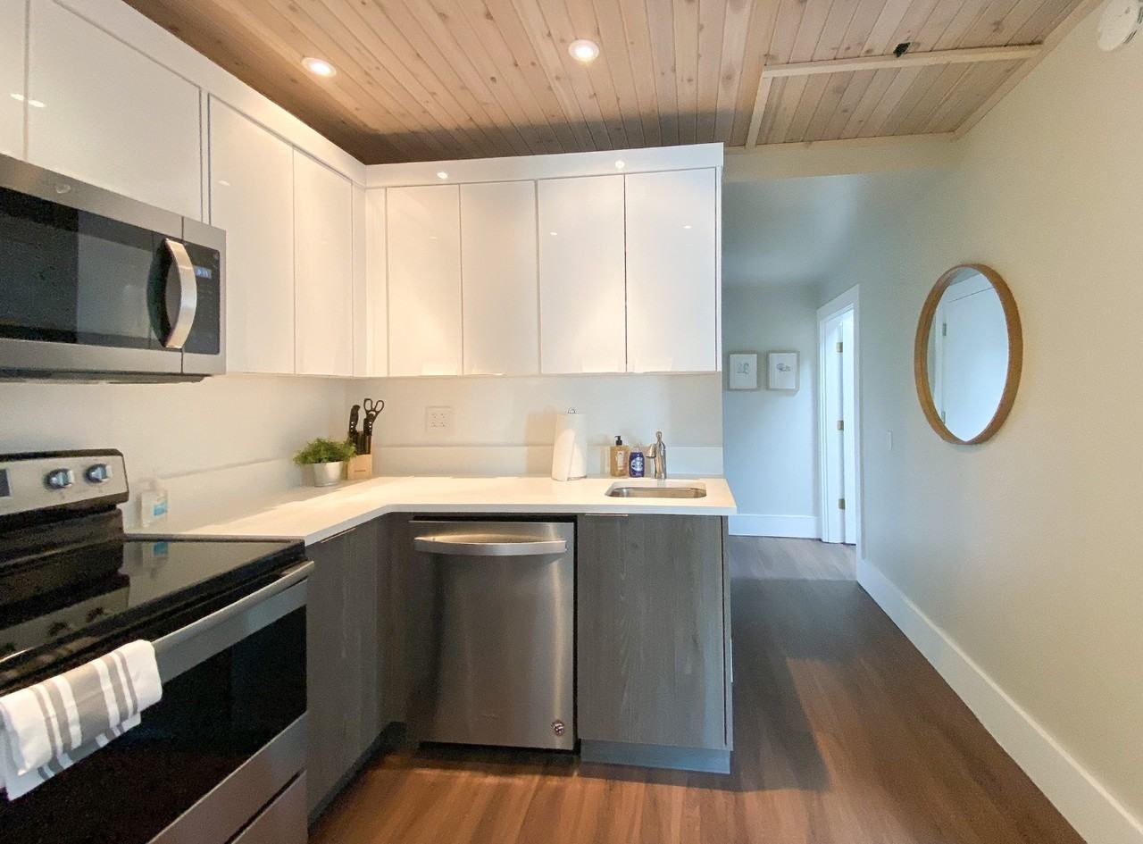 207 W 28th St - Photo 6 of 10